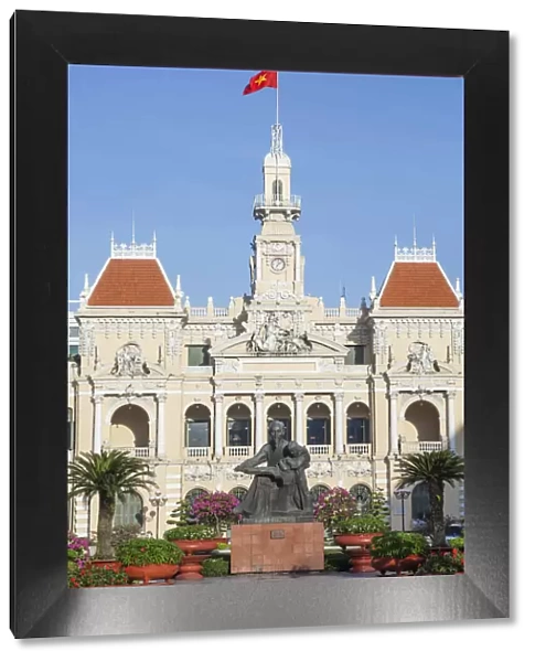 Vietnam, Ho Chi Minh City, Ho Chi Minh Statue and Hotel de Ville aka City Hall