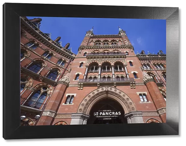 England, London, St. Pancras, Facade of Marriot Renaissance Hotel