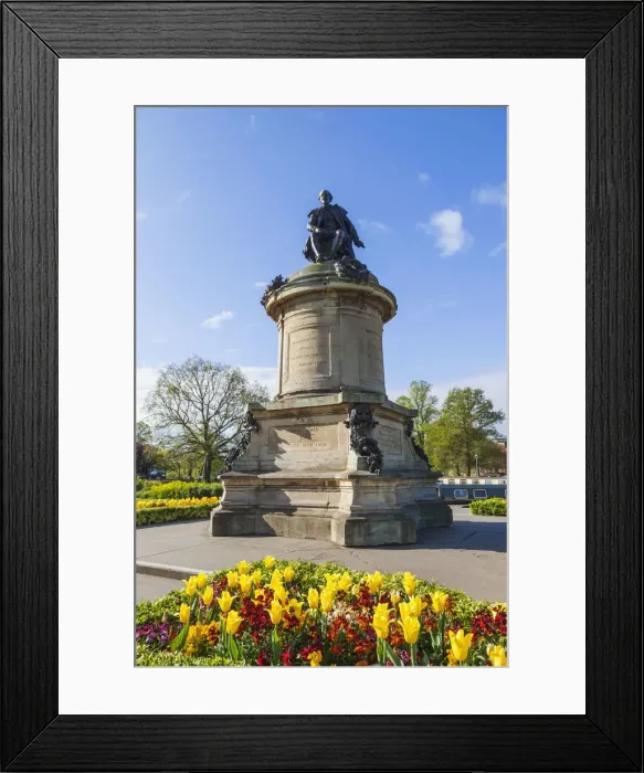 Framed Print : England, Warwickshire, Cotswolds, Stratford-upon-Avon, Shakespeare Statue Framed Print : England, Warwickshire, Cotswolds, Stratford-upon-Avon, Shakespeare Statue