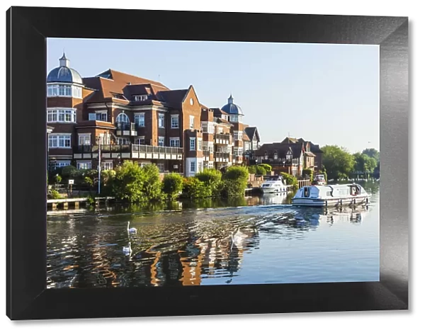 England, Berkshire, Windsor, View of The Thames from Windsor Town Bridge