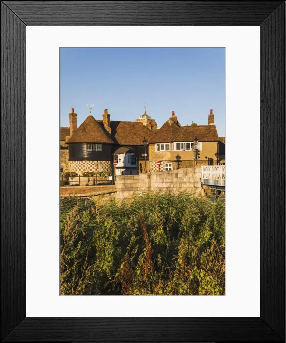 Framed Print : England, Kent, Thanet, Sandwhich, The Barbican Gate 15th century Gatehouse and Town Framed Print : England, Kent, Thanet, Sandwhich, The Barbican Gate 15th century Gatehouse and Town