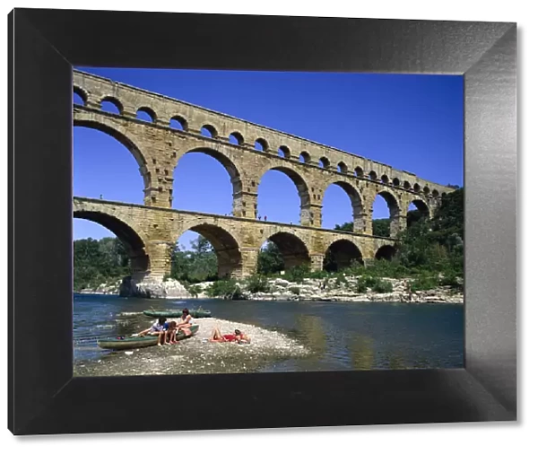 France, Languedoc-Roussillon, Pont du Gard