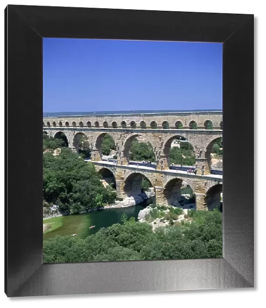 France, Languedoc-Roussillon, Pont du Gard