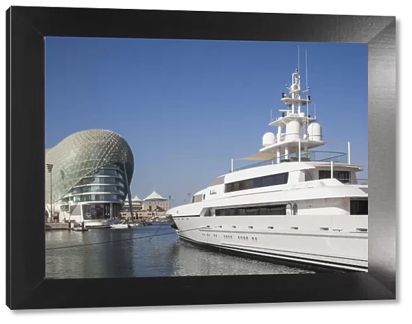 UAE, Abu Dhabi, Yas Island, Viceroy Hotel and yacht