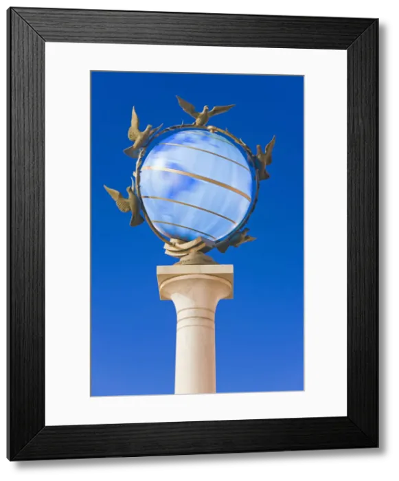 Framed Print : Illuminated world globe in Maidan Nezalezhnosti, (Independence Square) Kiev, Ukraine Framed Print : Illuminated world globe in Maidan Nezalezhnosti, (Independence Square) Kiev, Ukraine