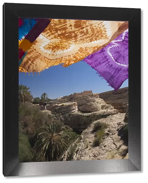 Tunisia, The Jerid Area, Gorges de Selja, Mides, fabric market
