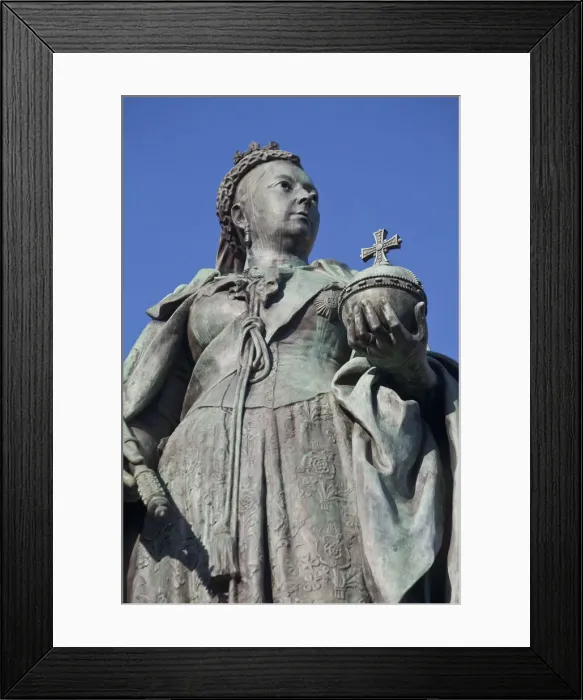 Framed Print : England, West Midlands, Birmingham, Victoria Square, Council House, Statue of Queen Framed Print : England, West Midlands, Birmingham, Victoria Square, Council House, Statue of Queen