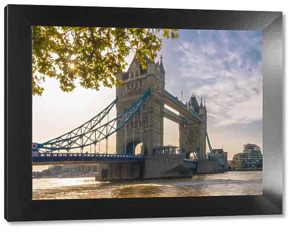 UK, England, London, Tower Bridge over River Thames, City Hall