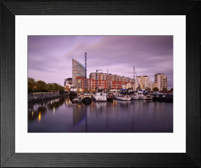Framed Print : Endland, London, Canary Wharf, Poplar wharf and marina Framed Print : Endland, London, Canary Wharf, Poplar wharf and marina