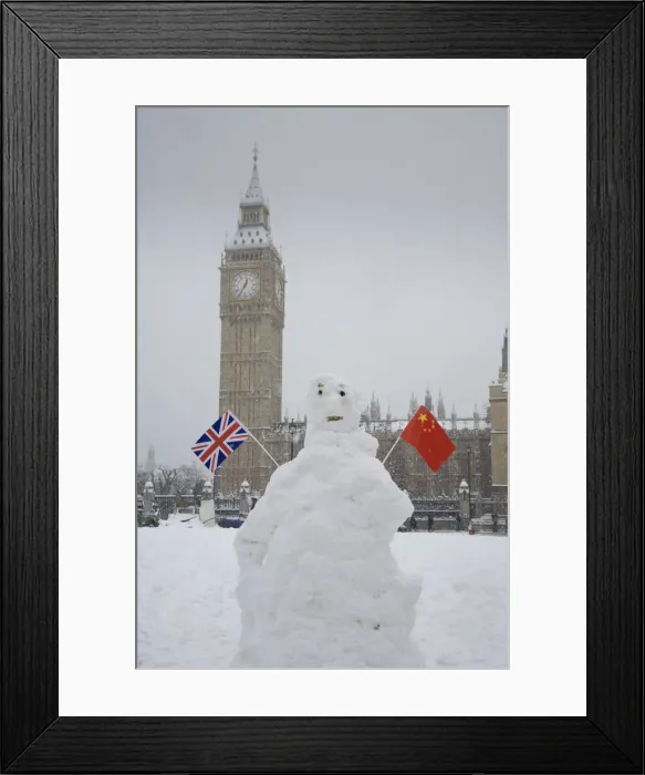 Framed Print : Snowman infront of Houses of Parliament and Big Ben, Westminster, London, England, UK Framed Print : Snowman infront of Houses of Parliament and Big Ben, Westminster, London, England, UK