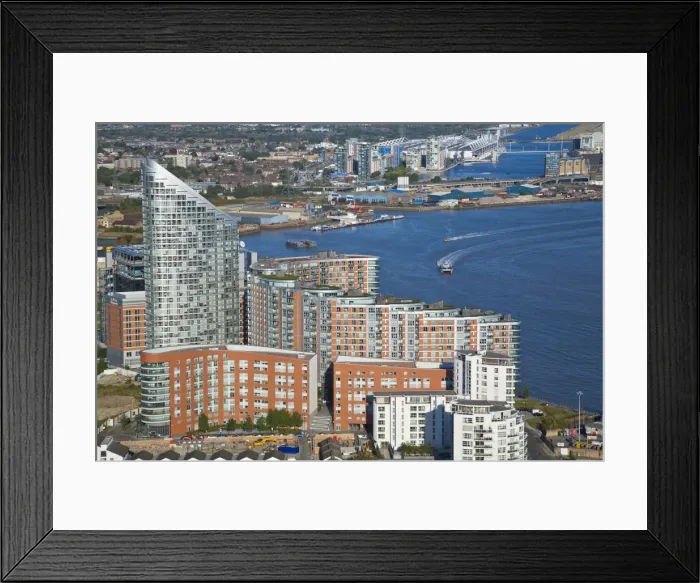 Framed Print : England, London, Canary Wharf, London skyline towards Framed Print : England, London, Canary Wharf, London skyline towards