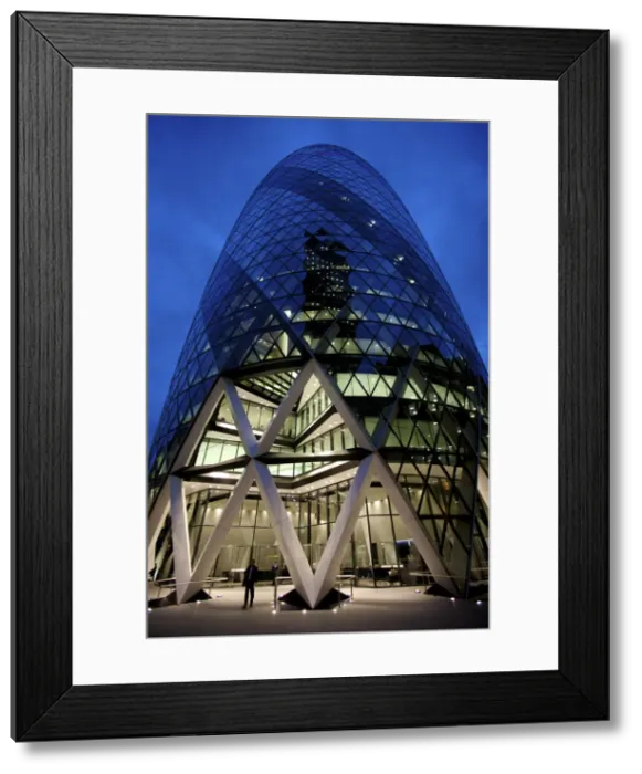 Framed Print : The Gherkin (Swiss Re building), London, England, UK Framed Print : The Gherkin (Swiss Re building), London, England, UK