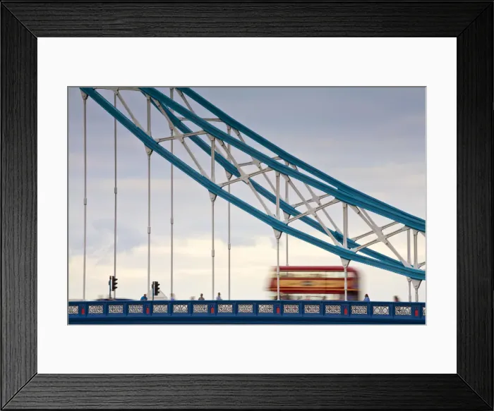 Framed Print : Endland, London, London red double decker bus on Tower Bridge Framed Print : Endland, London, London red double decker bus on Tower Bridge