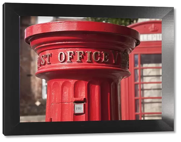 England, Warwickshire, Warwick, Old red post box and telephone box