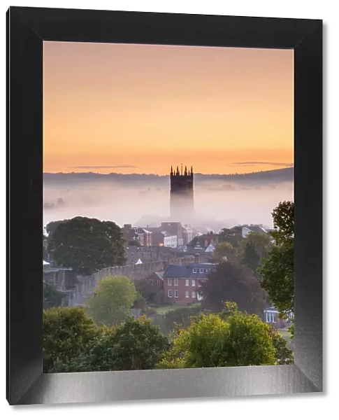 UK, England, Shropshire, Ludlow, St Laurences Church at Sunrise