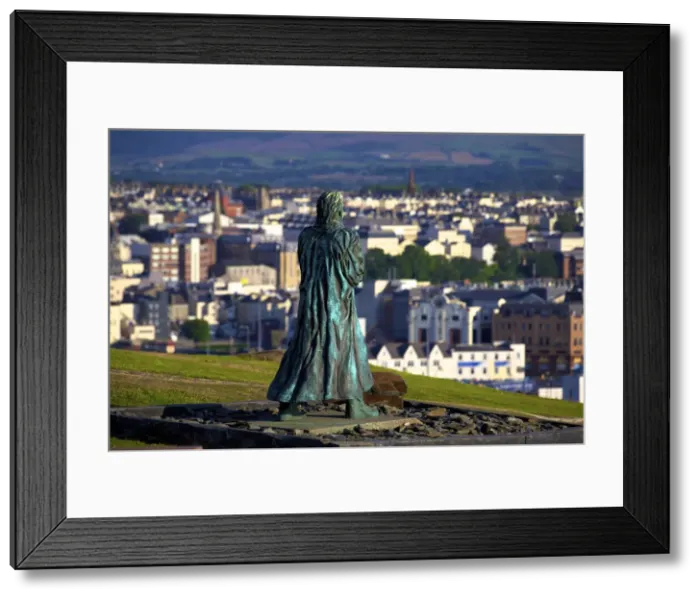 Framed Print : Statue of Sir William Hillary, Douglas Head, Douglas, Isle of Man Framed Print : Statue of Sir William Hillary, Douglas Head, Douglas, Isle of Man