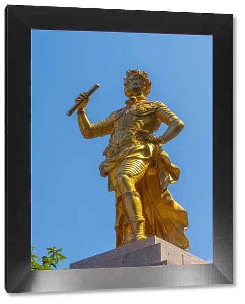 UK, Channel Islands, Jersey, St Helier, Royal Square, King George II Statue