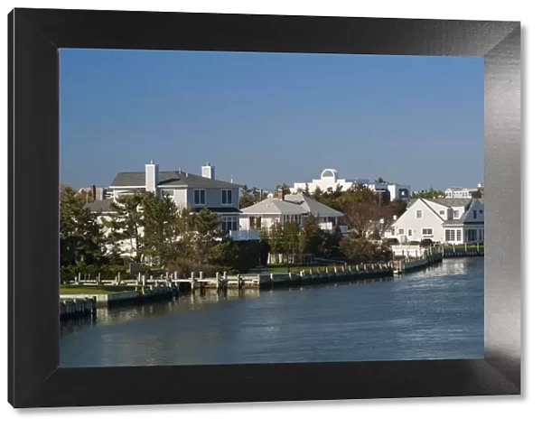 USA, New York, Long Island, The Hamptons, Westhampton Beach, beach houses on Shinnecock