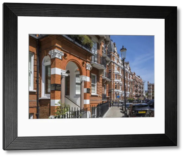 Framed Print : Edwardian architecture, Chelsea, London, England, UK Framed Print : Edwardian architecture, Chelsea, London, England, UK