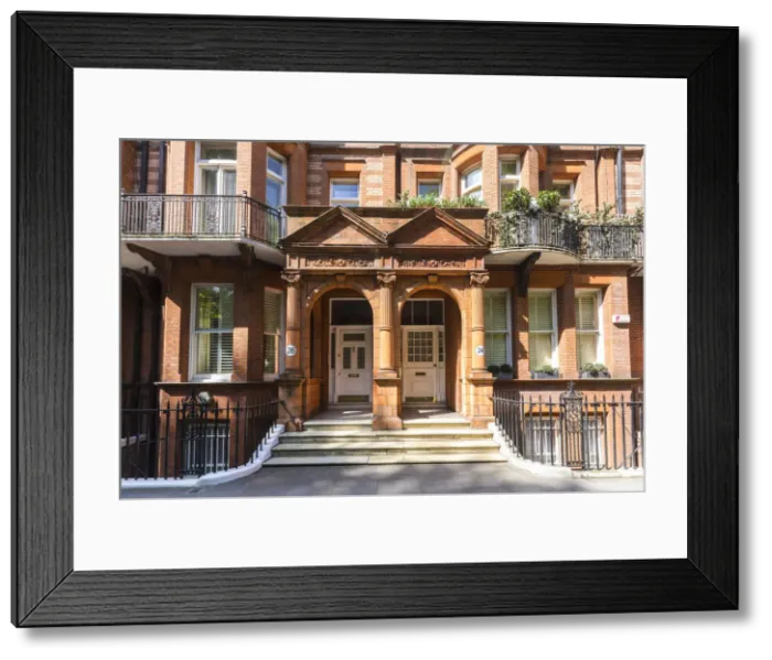 Framed Print : Edwardian architecture, Chelsea, London, England, UK Framed Print : Edwardian architecture, Chelsea, London, England, UK