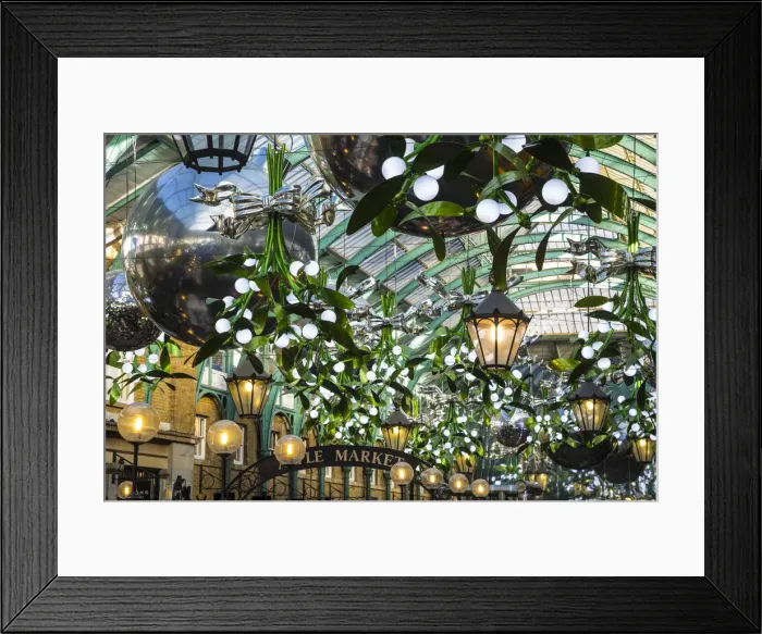 Framed Print : Covent Garden market at Christmas, London, England Framed Print : Covent Garden market at Christmas, London, England
