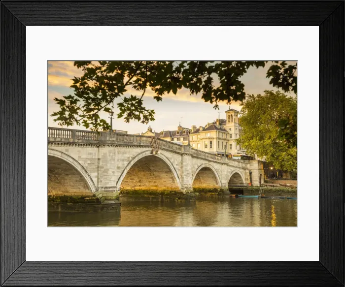 Framed Print : Richmond Bridge, River Thames, Richmond, London, England, UK Framed Print : Richmond Bridge, River Thames, Richmond, London, England, UK