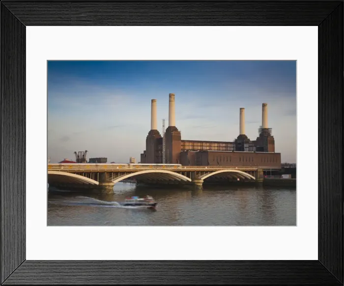 Framed Print : England, London, Chelsea, Train crossing Grosvenor bridge infront of Battersea power