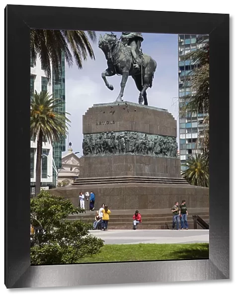 Plaza Independencia and monument to Artigas, Montevideo, Uruguay