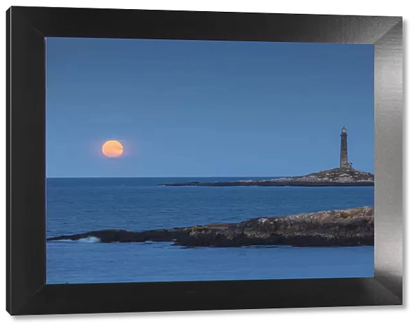 USA, Cape Ann, Rockport, Thatcher Island North Lighthouse, with moonrise, dusk