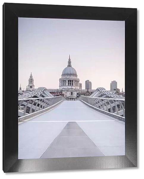 UK, England, London, St. Pauls Cathedral and Millennium Bridge over River Thames