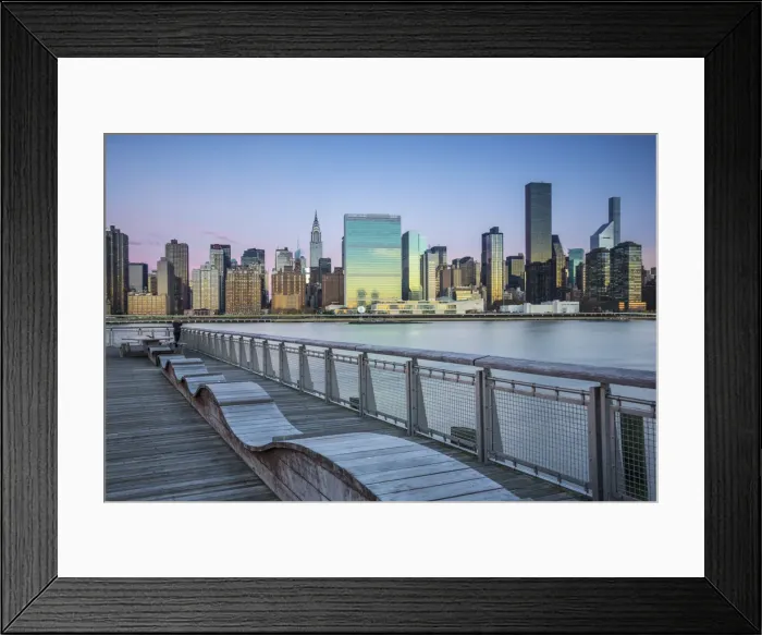 Framed Print : UN Building, Manhattan from Gantry Plaza State Park, Queens, New York City, USA Framed Print : UN Building, Manhattan from Gantry Plaza State Park, Queens, New York City, USA