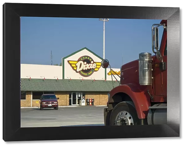 USA, Illinois, Route 66, McLean, Dixie Truckers Home truckstop