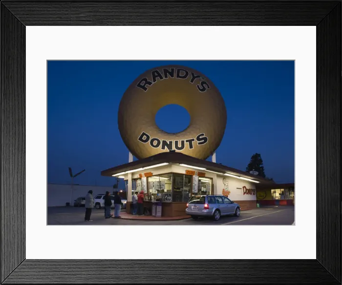 Framed Print : USA, California, Los Angeles, Inglewood, Randys Donuts, donut shop, dawn Framed Print : USA, California, Los Angeles, Inglewood, Randys Donuts, donut shop, dawn