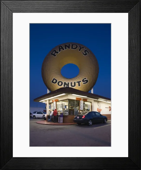 Framed Print : USA, California, Los Angeles, Inglewood, Randys Donuts, donut shop, dawn Framed Print : USA, California, Los Angeles, Inglewood, Randys Donuts, donut shop, dawn