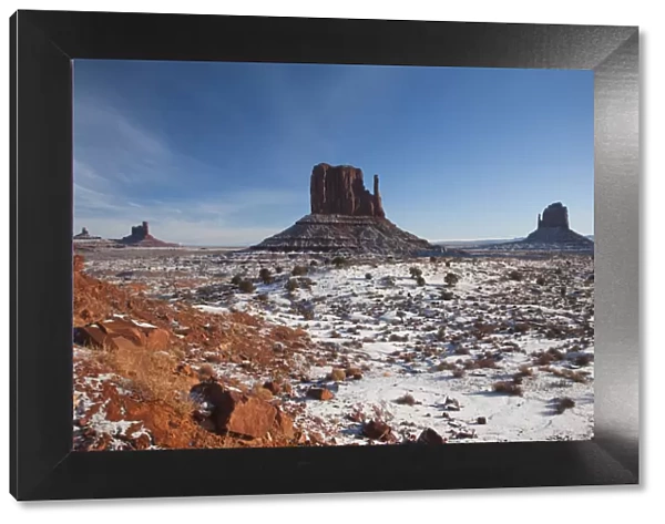 USA, Arizona, Monument Valley Navajo Tribal Park, Monument Valley in the snow, morning