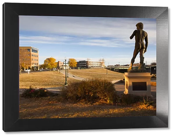 USA, South Dakota, Sioux Falls, riverfront statue of David