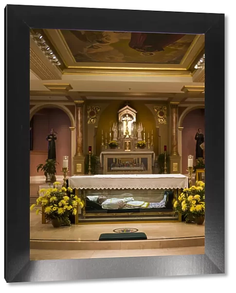 USA, Pennsylvania, Philadelphia, Shrine of Saint John Neumann, shrine and body of
