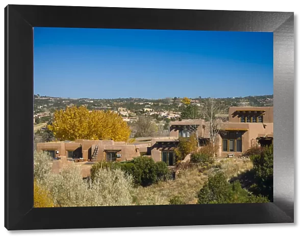 USA, New Mexico, Santa Fe, Houses in traditional adobe style