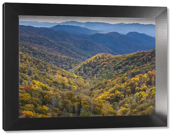 USA, North Carolina, Great Smoky Mountains National Park, autumn panorama from Newfound