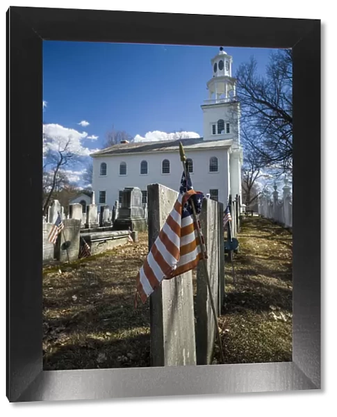 USA, Bennington, Old First Church Burying Ground, gravestones with US flag