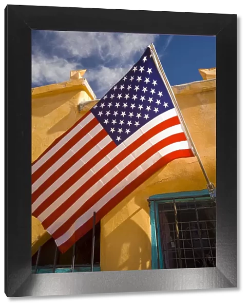 USA, New Mexico, Albuquerque, Old Town, Shop and flag