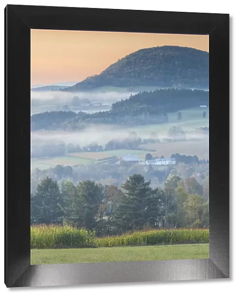 USA, New England, Vermont, Peacham, morning fog, autumn