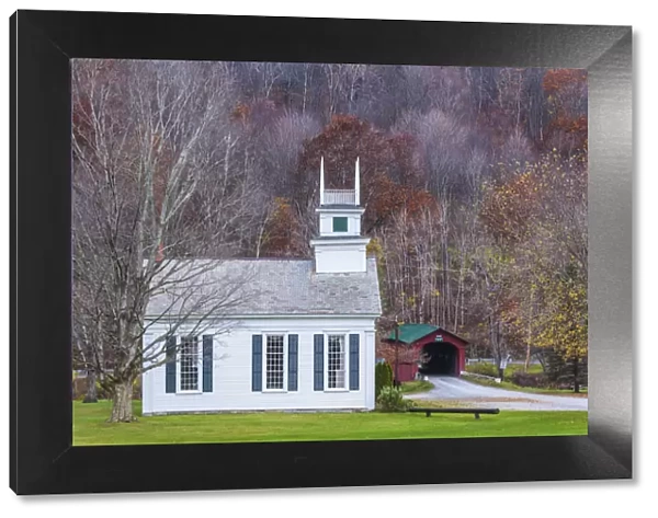 USA, New England, Vermont, West Arlington, town church, autumn