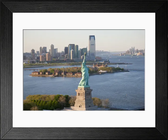 Framed Print : Statue of Liberty (Jersey City, Hudson River, Ellis Island and Manhattan behind) Framed Print : Statue of Liberty (Jersey City, Hudson River, Ellis Island and Manhattan behind)