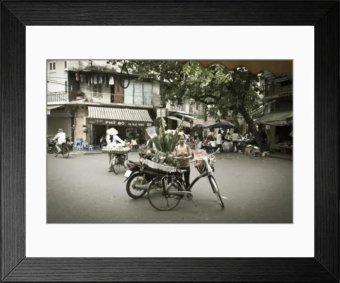Framed Print : Flower seller in the Old Quarter, Hanoi, Vietnam