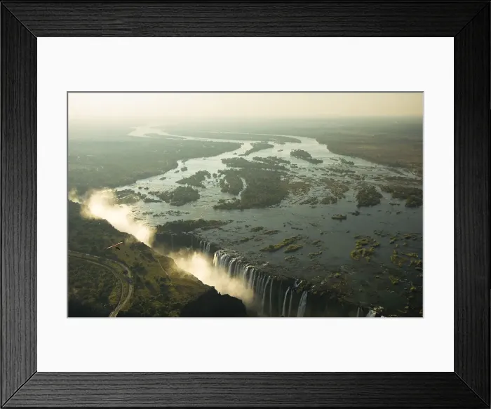 Framed Print : Victoria Falls, Zimbabwe / Zambia Framed Print : Victoria Falls, Zimbabwe / Zambia