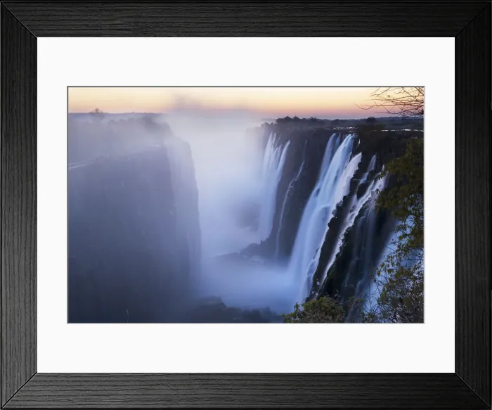 Framed Print : Victoria Falls, Zimbabwe / Zambia Framed Print : Victoria Falls, Zimbabwe / Zambia