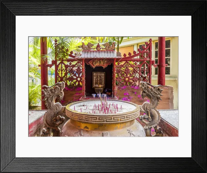 Framed Print : Sin Sze Si Ya temple in Kuala Lumpur, Malaysia Framed Print : Sin Sze Si Ya temple in Kuala Lumpur, Malaysia