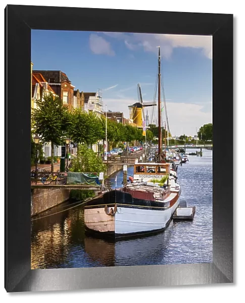 Boats in Delfscanal in western Rotterdam on a sunny summer afternoon, Holland  /  Netherlands
