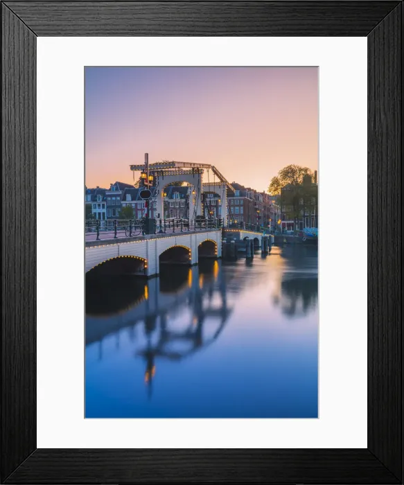 Framed Print : Magere brug at dusk reflecting in the Amstel canal in Amsterdam, Holland / Netherlands Framed Print : Magere brug at dusk reflecting in the Amstel canal in Amsterdam, Holland / Netherlands